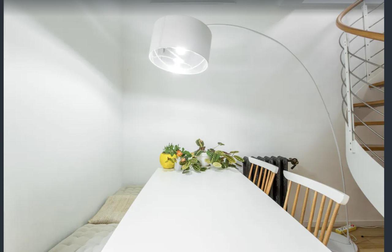 Paris Petit Appartement Lumineux Et Atypique Exterior photo